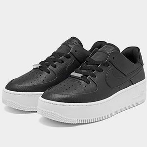 Women’s Nike Air Force 1 Sage Low. Black/White.